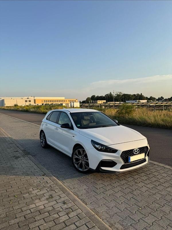 Weiß Gebraucht 2020 Hyundai i30 N Line Limousine | 15.500 € (Guter Preis) - Bild 1/4
