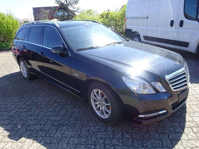 Gebraucht Mercedes E300 231 PS (169 kW) 2012 Obsidianschwarz  metalliclack Kombi