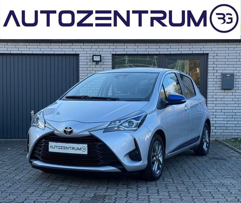 Silber Gebraucht 2019 Toyota Yaris Comfort Limousine | 9.800 € (Guter Preis) - Bild 1/3