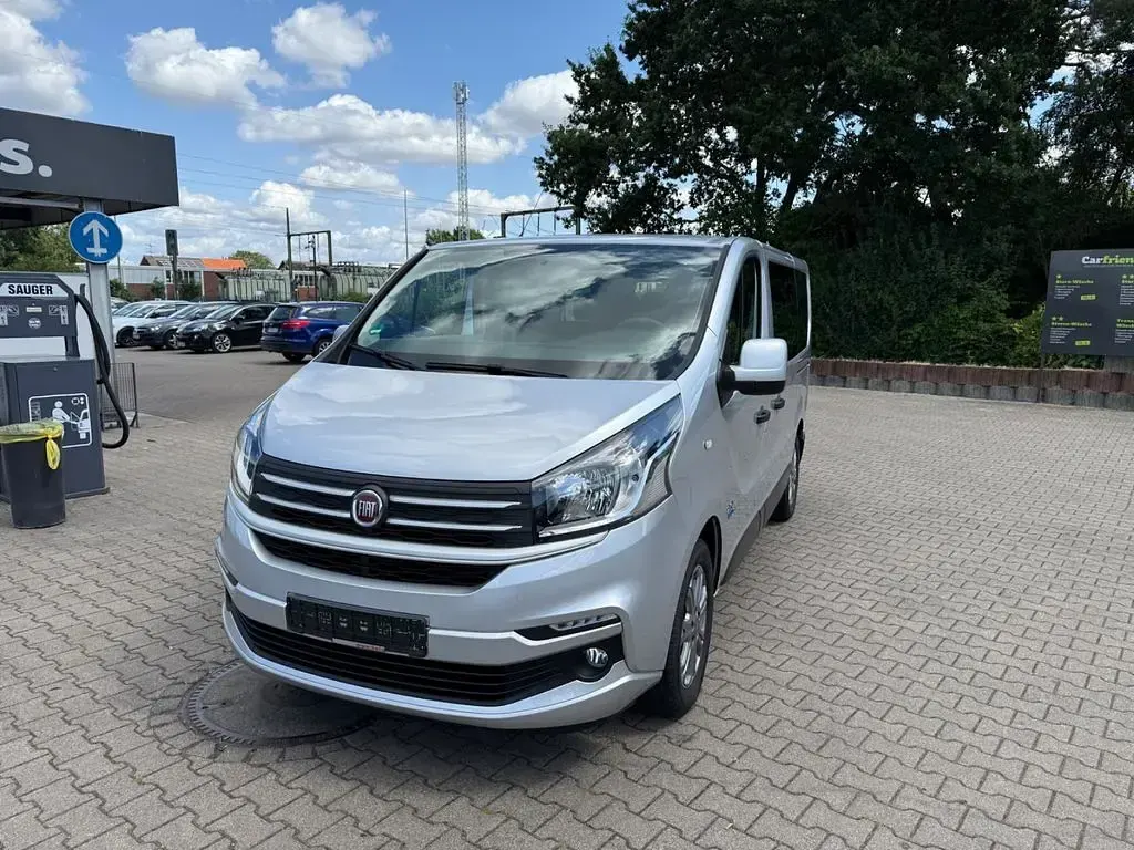 Gebraucht Fiat Talento Family 125 PS (91 kW) 2017 Silber Van / Kleinbus