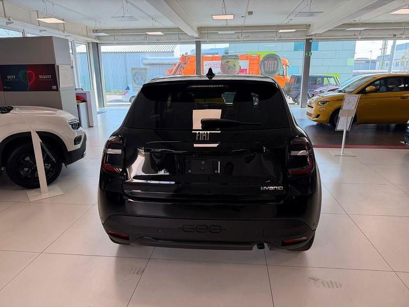 Neu Fiat 600 La Prima 110 PS (80 kW) 2026 Schwarz SUV