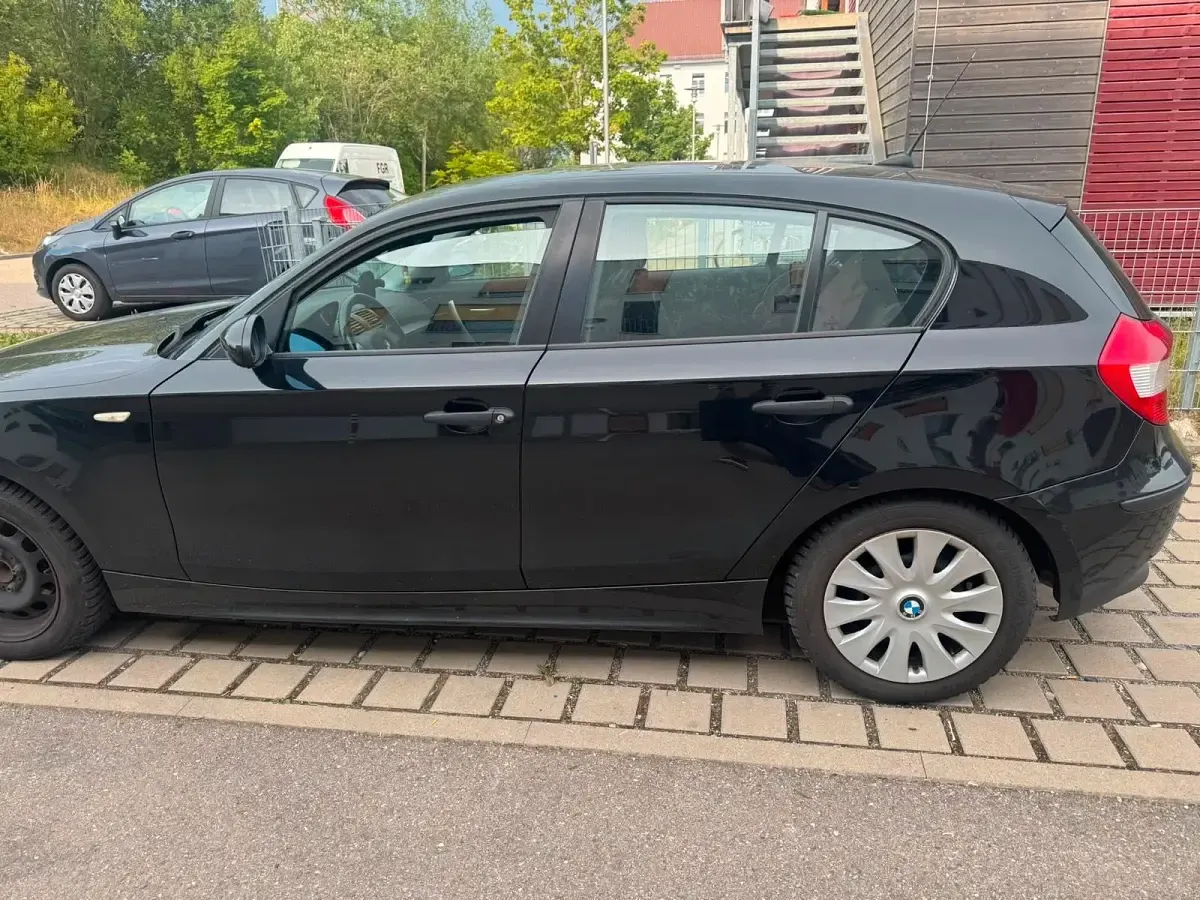 Gebraucht BMW 116 122 PS (89 kW) 2006 Schwarz Kleinwagen