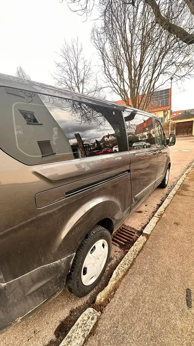 Second-hand Ford Transit 190 CP (139 kW) 2021 Negru Monovolum