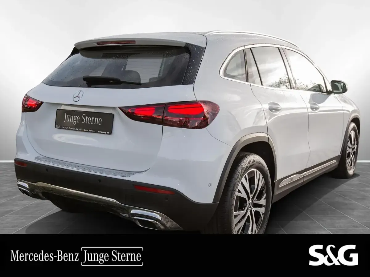 Gebraucht Mercedes GLA180 Progressive 136 PS (100 kW) 2024 Unilack polarweiß SUV