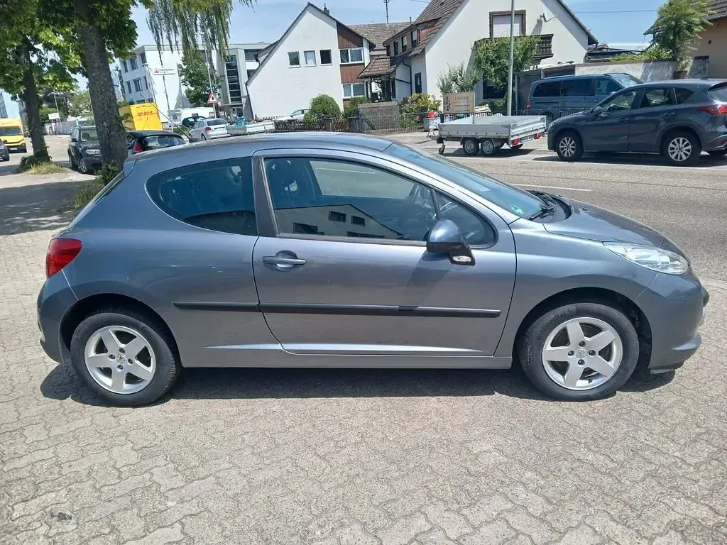 Gebraucht Peugeot 207 95 PS (69 kW) 2009 Grau Limousine