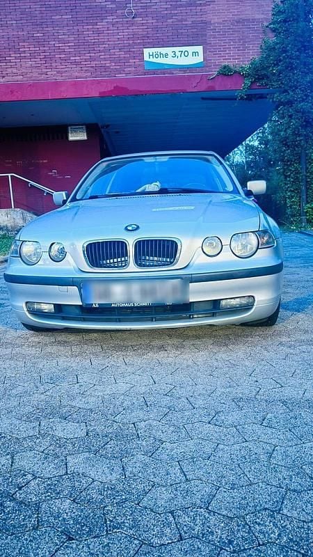Silber Gebraucht 2002 BMW 316 Limousine | 1.500 € (Guter Preis) - Bild 1/4