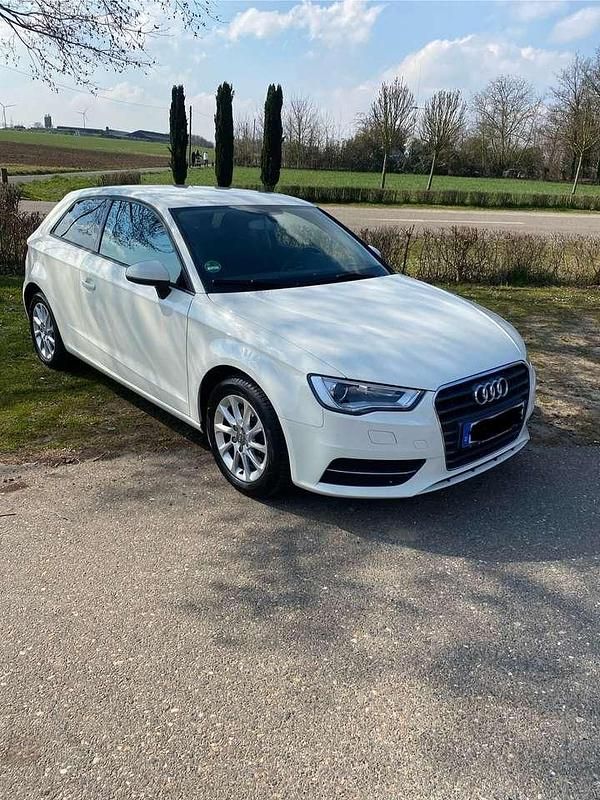 Weiß Gebraucht 2013 Audi A3 Attraction Limousine | 9.850 € (Fairer Preis) - Bild 1/4
