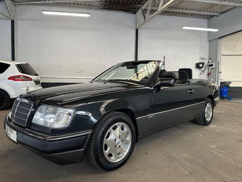 Schwarz Gebraucht 1994 Mercedes E220 Sportline Cabrio | 20.850 € - Bild 1/4