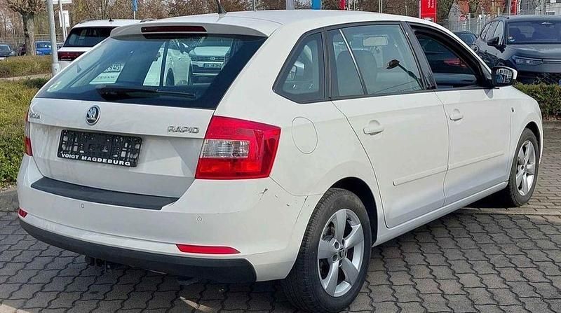 Gebraucht Skoda Rapid Ambition 105 PS (77 kW) 2015 Weiß Kleinwagen