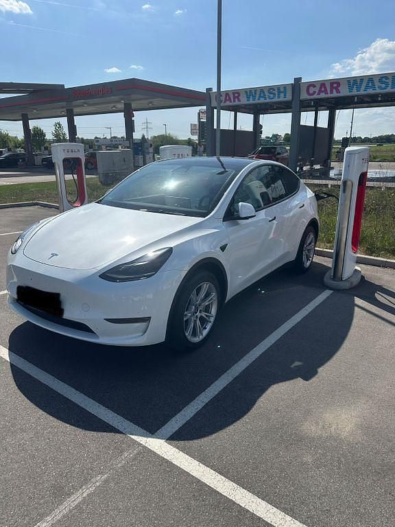 Weiß Gebraucht 2023 Tesla Model Y Long Range AWD SUV | 34.999 € (Guter Preis) - Bild 1/3
