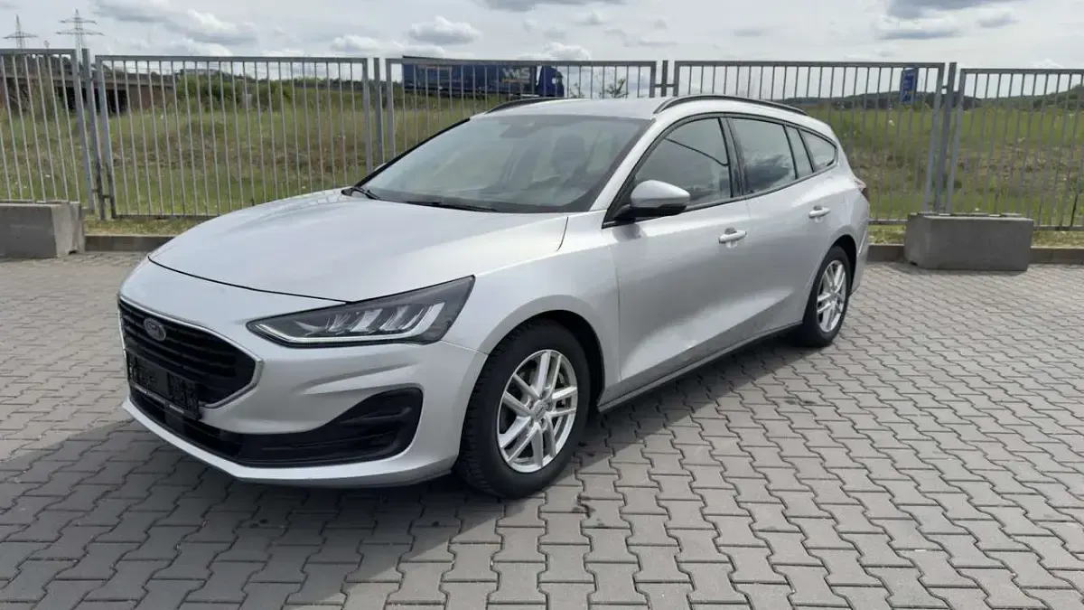 Używany Ford Focus Cool & Connect 120 KM (88 kW) 2022 Srebrny Kombi