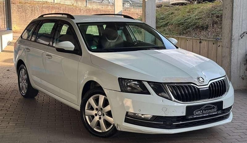 Laserweiss Gebraucht 2017 Skoda Octavia Style Kombi | 5.900 € - Bild 1/4