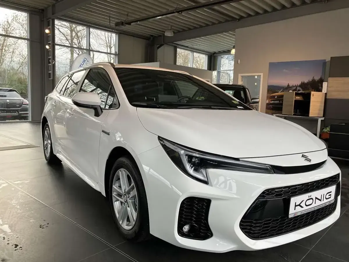 Gebraucht Suzuki Swace Comfort+ 98 PS (72 kW) 2025 Platinum white pearl met black Kombi