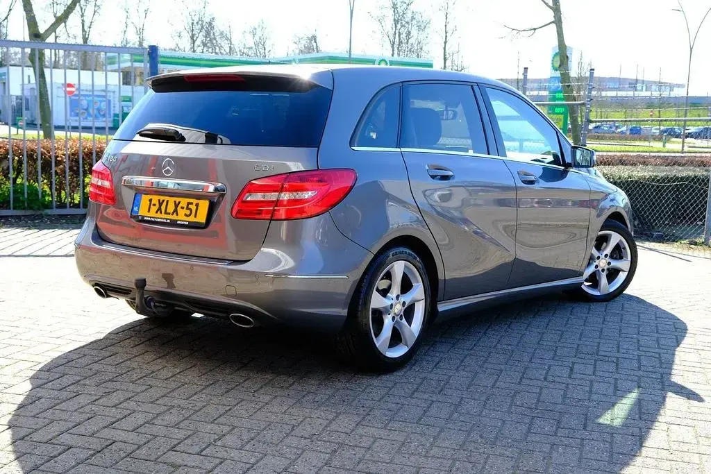 Gebraucht Mercedes B180 Ambition 109 PS (80 kW) 2013 Grau Kleinwagen