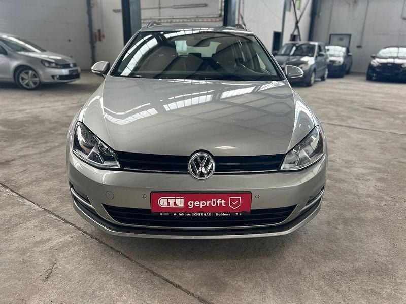Silber Gebraucht 2016 VW Golf VII Comfortline Kombi | 9.990 € (Guter Preis) - Bild 1/4