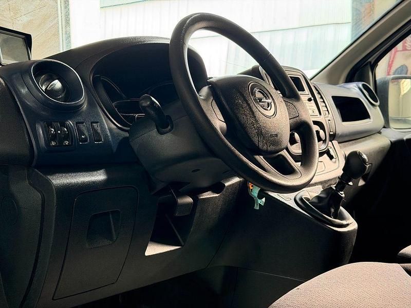 Gebraucht Opel Vivaro 95 PS (69 kW) 2018 Weiß Van / Kleinbus