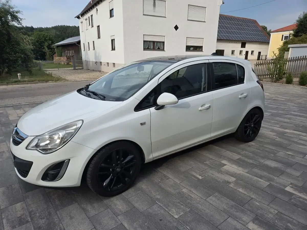Gebraucht Opel Corsa Color Edition 101 PS (74 kW) 2011 Weiß Kleinwagen