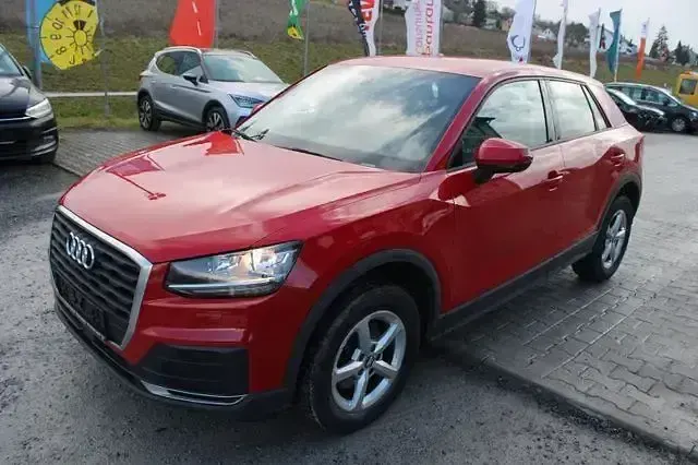 Gebraucht Audi Q2 Comfort 116 PS (85 kW) 2016 Rot SUV