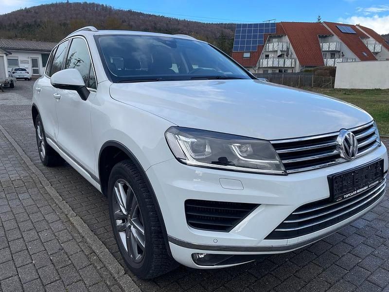 Gebraucht VW Touareg 204 PS (150 kW) 2017 Pure white SUV