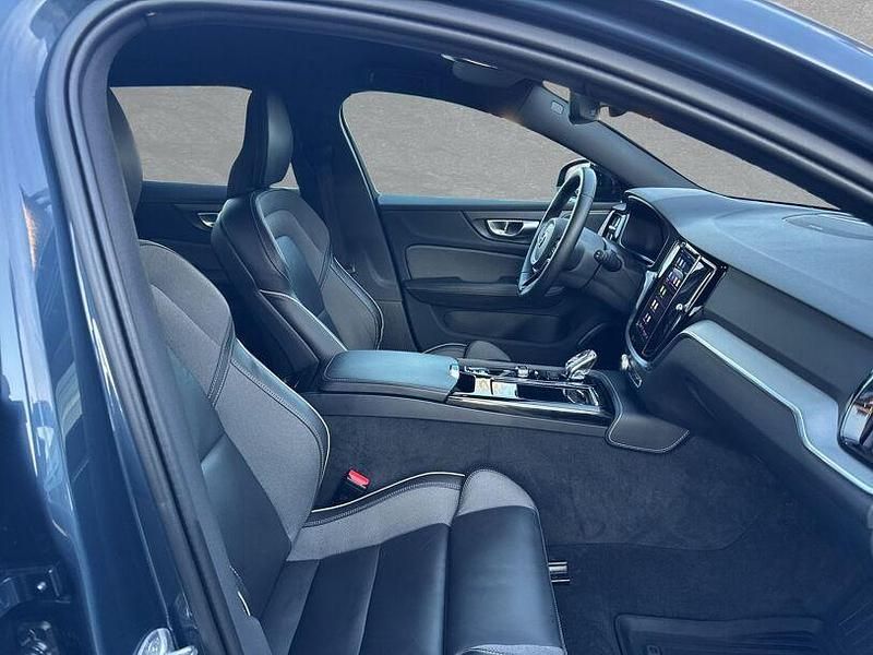 Gebraucht Volvo V60 Plus 398 PS (292 kW) 2022 Denim blue (metallic) Kombi