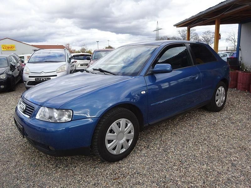 Blau Gebraucht 2002 Audi A3 Attraction Limousine | 650 € (Superpreis) - Bild 1/4
