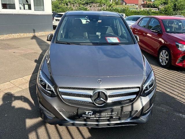 Gebraucht Mercedes B220 Edition 184 PS (135 kW) 2018 Grau Kleinwagen