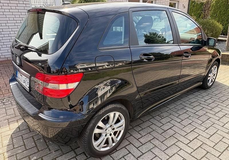 Gebraucht Mercedes B160 95 PS (69 kW) 2011 Schwarz Van / Kleinbus