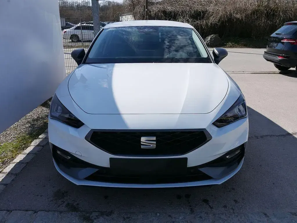 Neu Seat Leon FR 184 PS (135 kW) 2026 Nevadaweiß metallic Limousine
