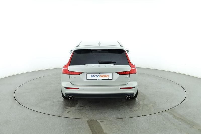 Gebraucht Volvo V60 Momentum 250 PS (183 kW) 2019 Grau Kombi