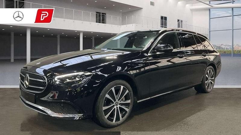 Gebraucht Mercedes E300 306 PS (225 kW) 2022 Schwarz/baltic black Kombi