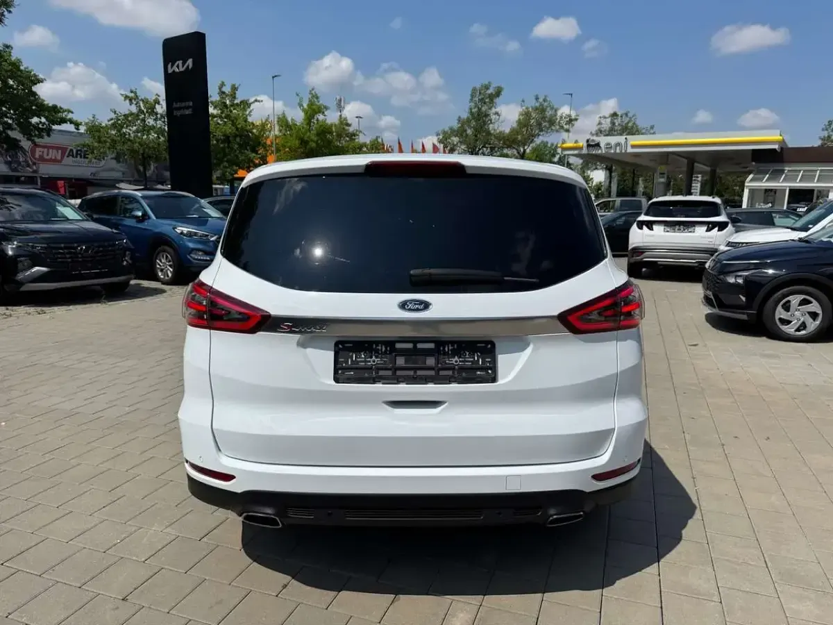 Gebraucht Ford S-MAX Titanium 179 PS (131 kW) 2018 Weiß Van / Kleinbus