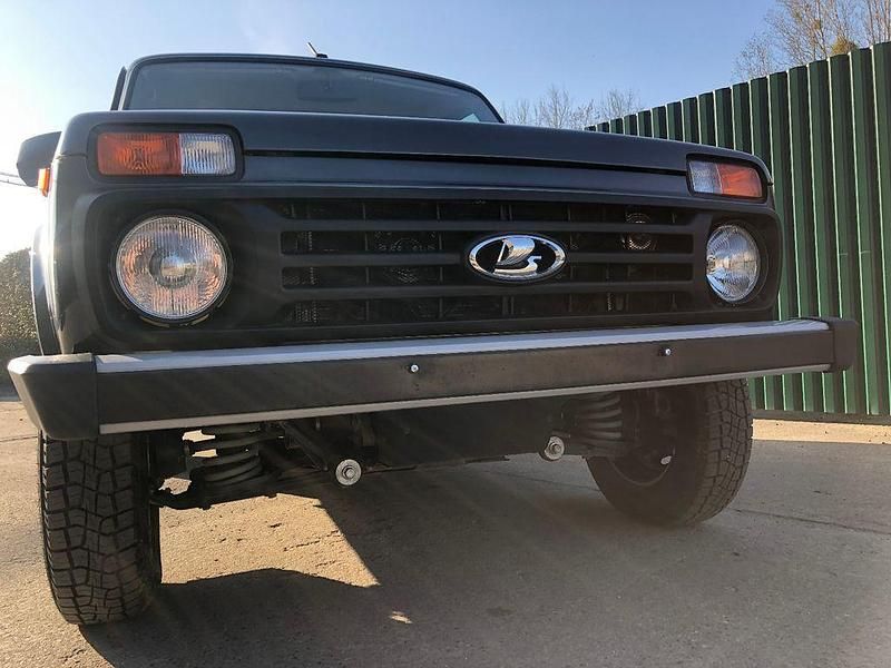 Neu Lada niva 83 PS (61 kW) 2026 Schwarz SUV