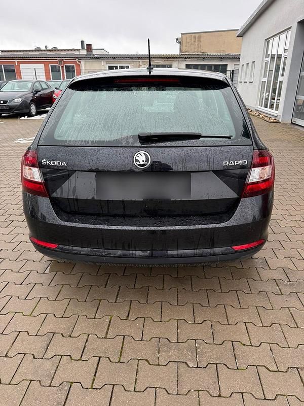 Gebraucht Skoda Rapid Ambition 95 PS (69 kW) 2018 Schwarz Kleinwagen