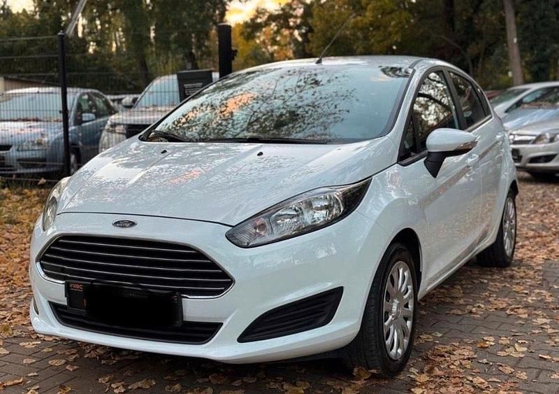 Gebraucht Ford Fiesta 82 PS (60 kW) 2013 Weiß Kleinwagen