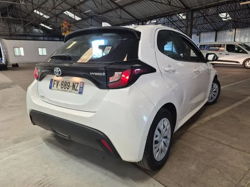 Gebraucht Toyota Yaris Hybrid 92 PS (67 kW) 2020 Weiß Limousine