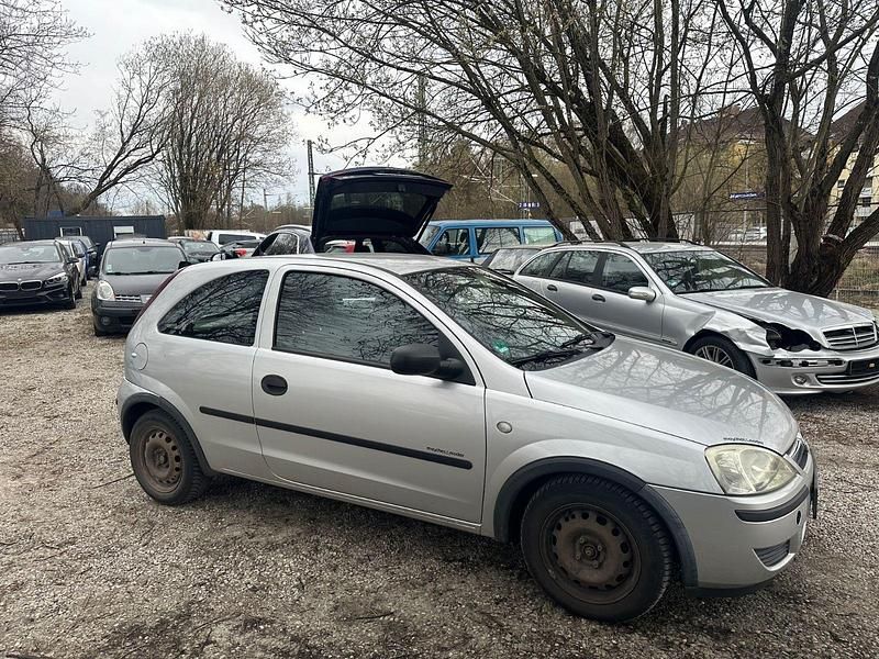 Gebraucht Opel Corsa Basis 60 PS (44 kW) 2004 Silber Kleinwagen