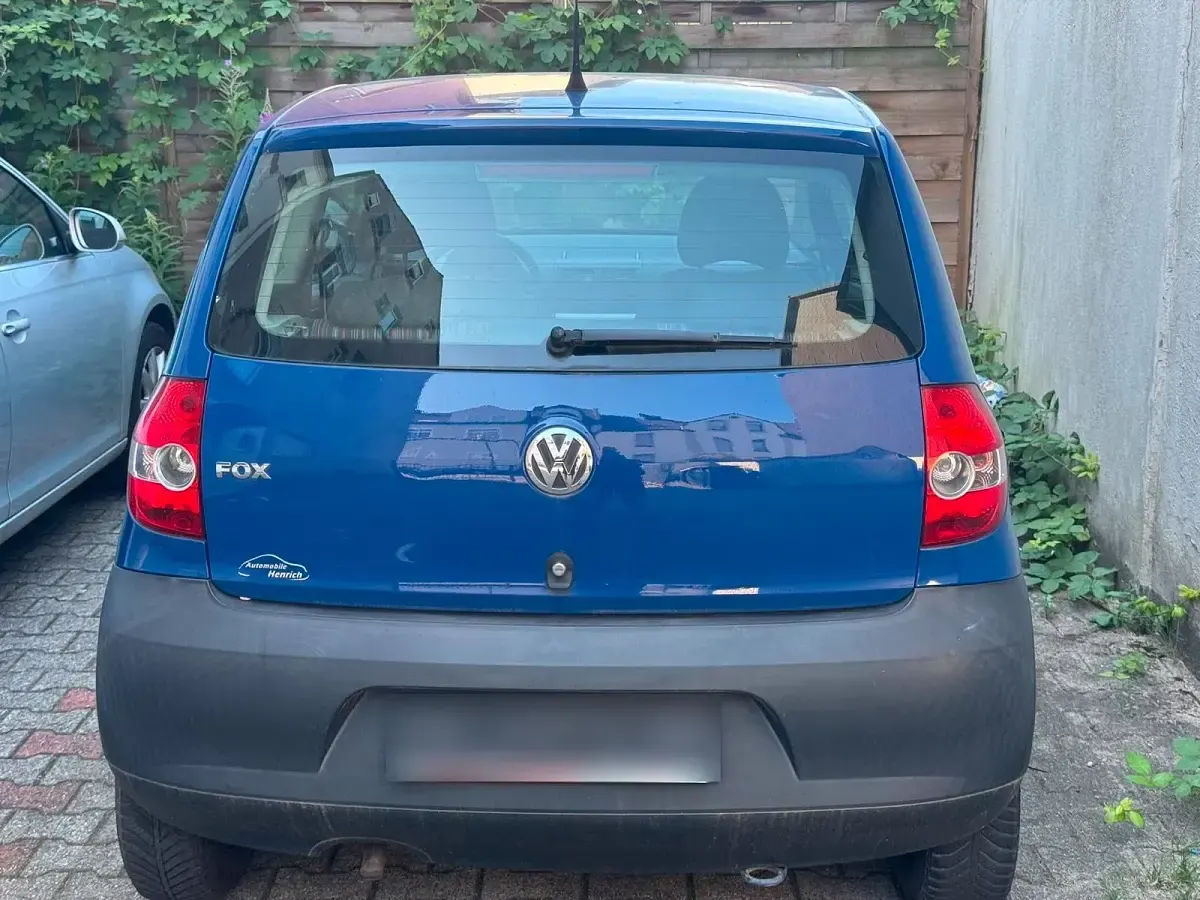 Gebraucht VW Fox 60 PS (44 kW) 2011 Blau Kleinwagen