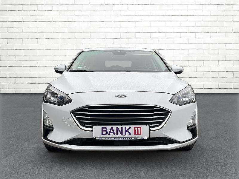 Weiß Gebraucht 2021 Ford Focus | 17.420 € (Fairer Preis) - Bild 1/4