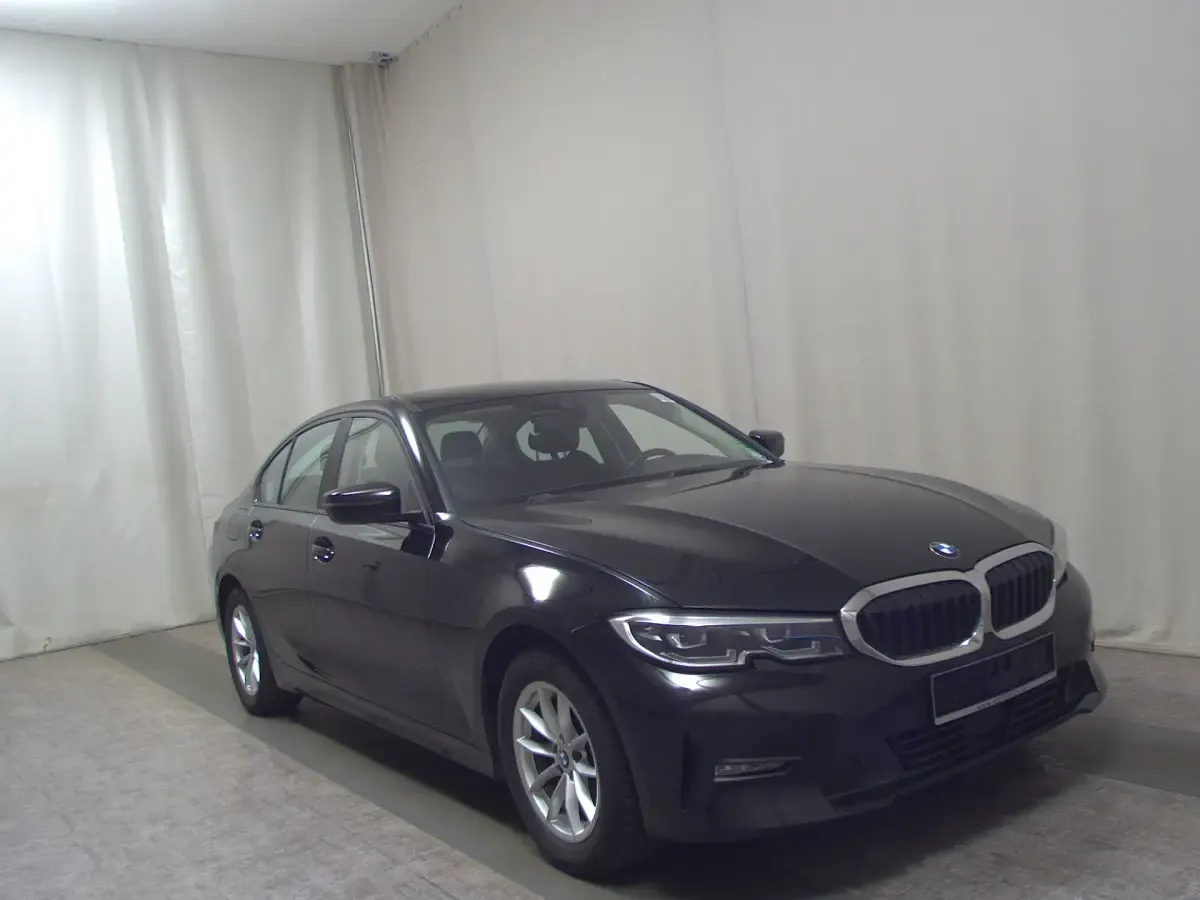 Używany BMW 320 Advantage 190 KM (139 kW) 2020 Czarny Sedan/Limuzyna