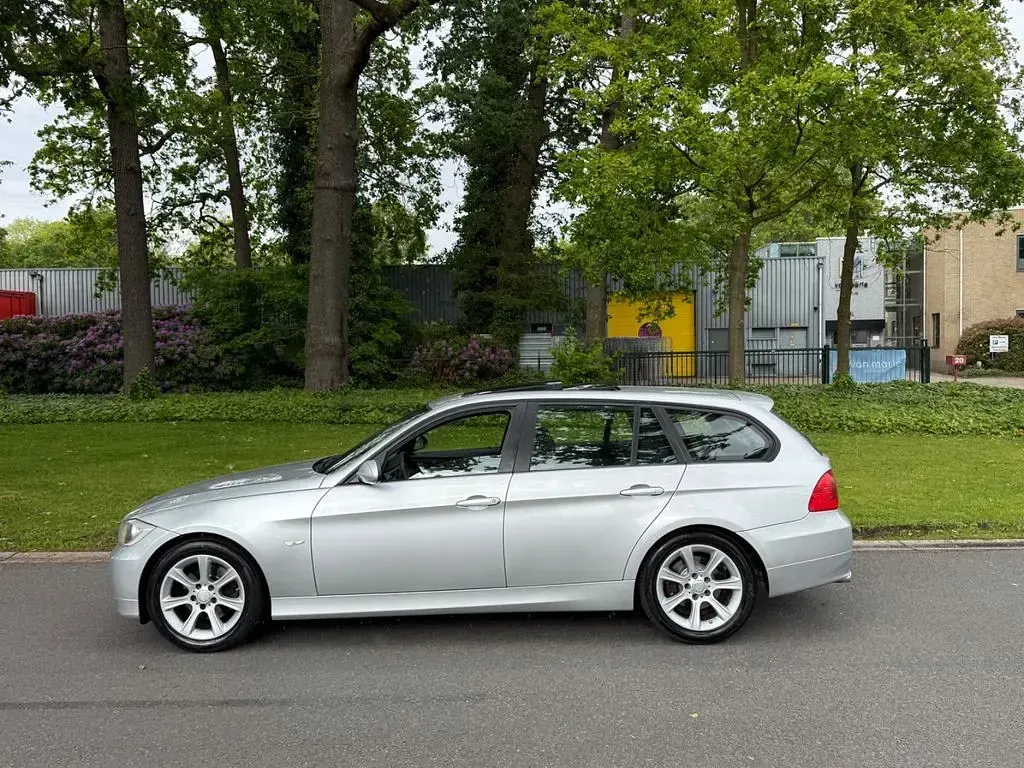 Brugt BMW 320 177 HK (130 kW) 2007 Sølv Sedan