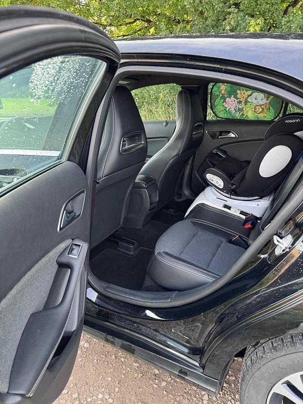 Gebraucht Mercedes A180 108 PS (79 kW) 2016 Schwarz Limousine