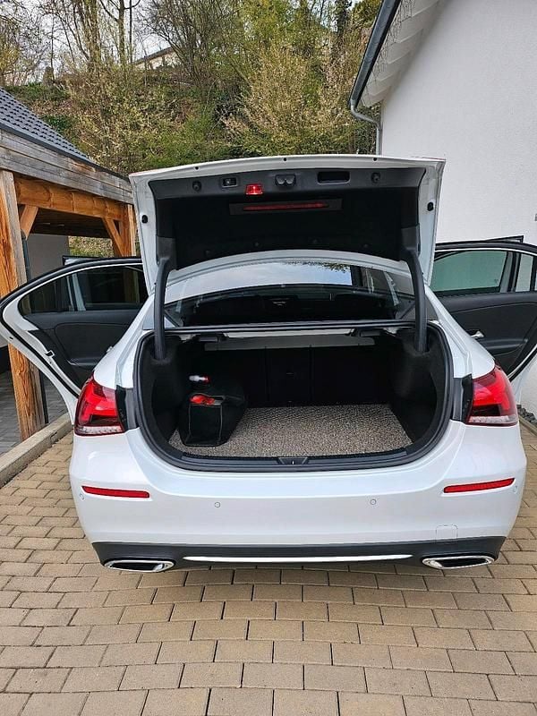 Gebraucht Mercedes A200 2020 Weiß Limousine