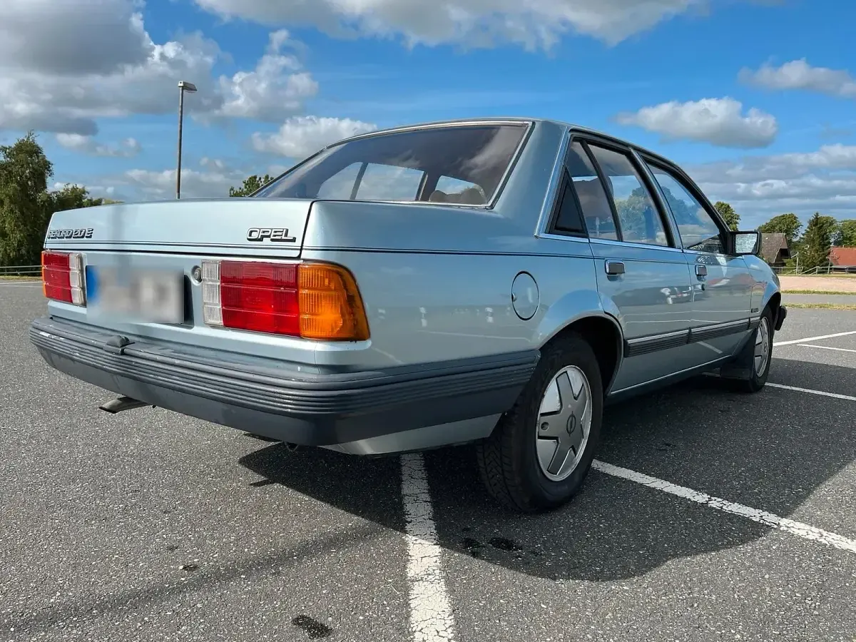 Gebraucht Opel Rekord 110 PS (80 kW) 1983 Silber Limousine