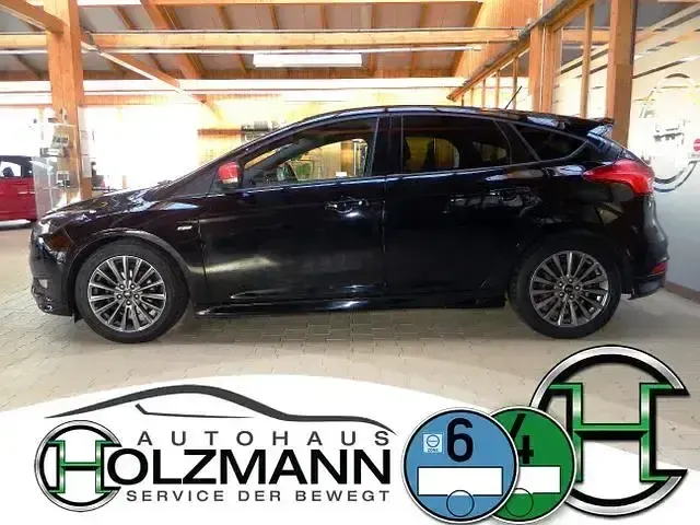 Używany Ford Focus ST-Line 140 KM (102 kW) 2018 Czarny Sedan/Limuzyna