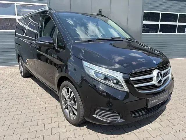 Gebraucht Mercedes V220 163 PS (119 kW) 2017 Obsidianschwarz metallic Van / Kleinbus