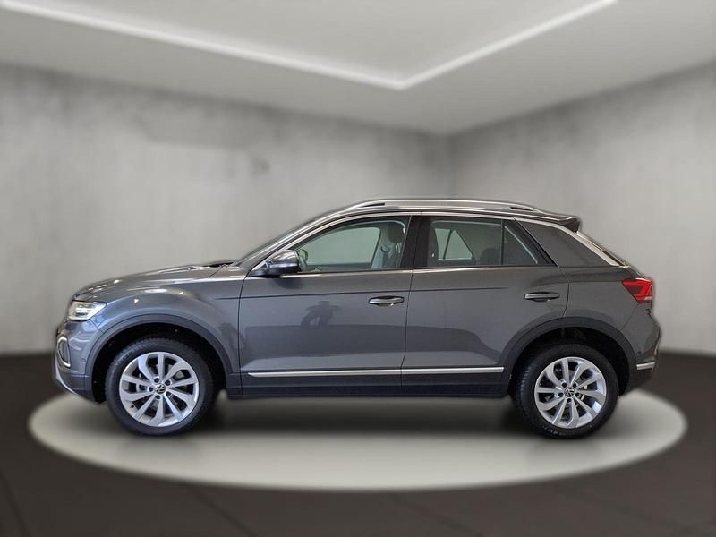 Grau metallic Gebraucht 2024 VW T-Roc Style SUV | 30.740 € (Fairer Preis) - Bild 1/4