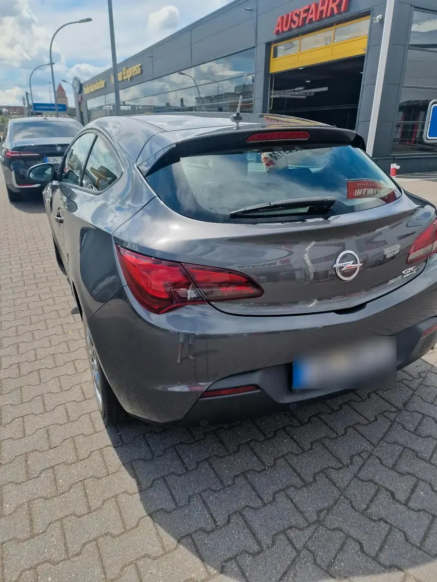 Gebraucht Opel Astra 120 PS (88 kW) 2012 Grau Coupé