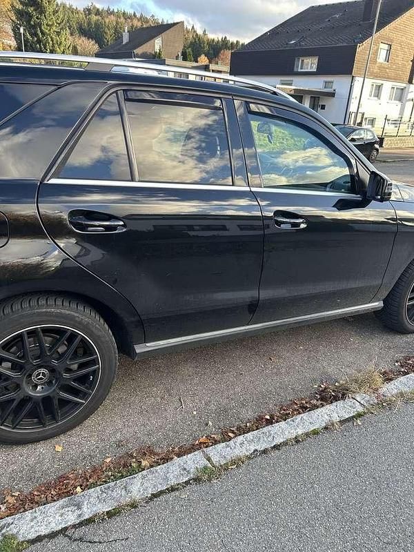 Gebraucht Mercedes ML350 258 PS (189 kW) 2015 Schwarz SUV