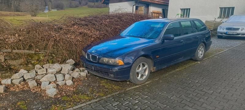 Gebraucht BMW 525 163 PS (119 kW) 2002 Blau Kombi