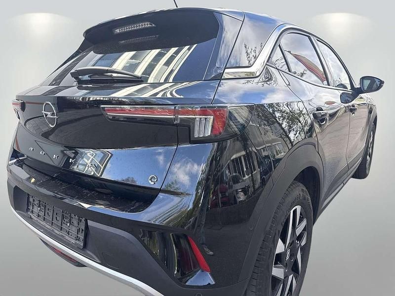 Gebraucht Opel Mokka-e Elegance 100 kW (136 PS) 2022 Diamant schwarz/karbon schwarz SUV